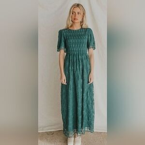 Ten N Rose Women's Emerald Lace Maxi-Photoshoot Dress- Large